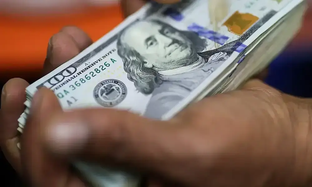 Dólar hoje fecha em queda, a R$ 5,22, com expectativa por acordo entre EUA e Irã