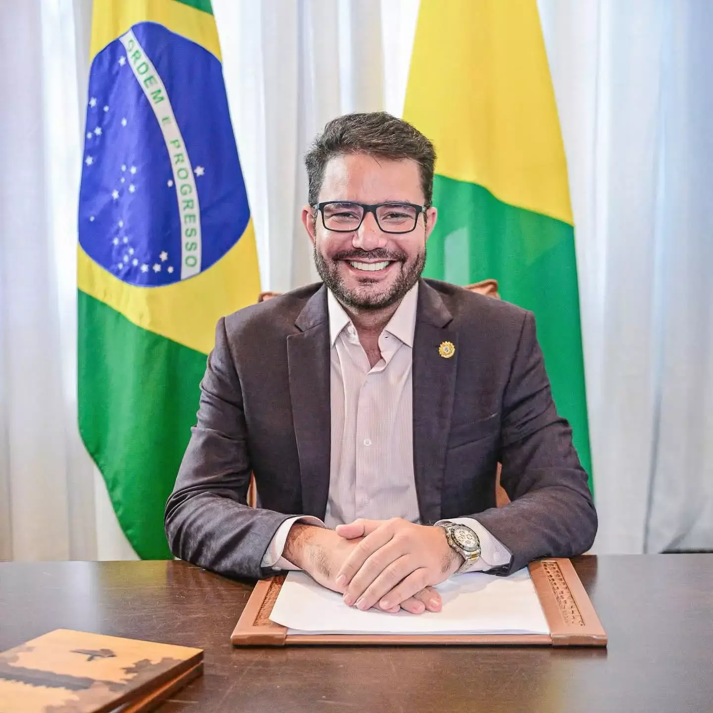 “Decisão serena”, escreve o governador Gladson Cameli em carta-renúncia lida agora há pouco na Assembleia Legislativa